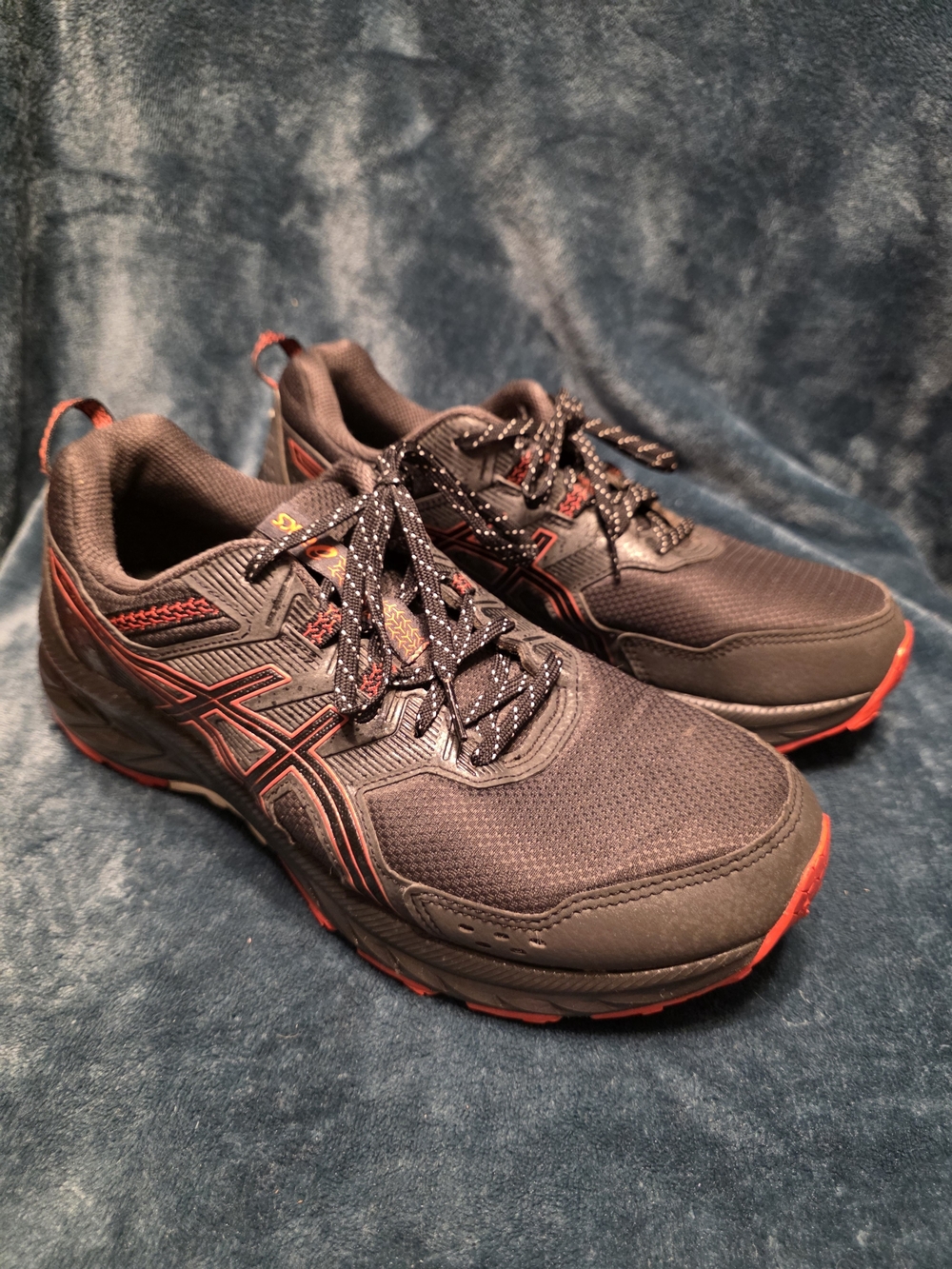 ASICS Men's Black and Red Running Shoes